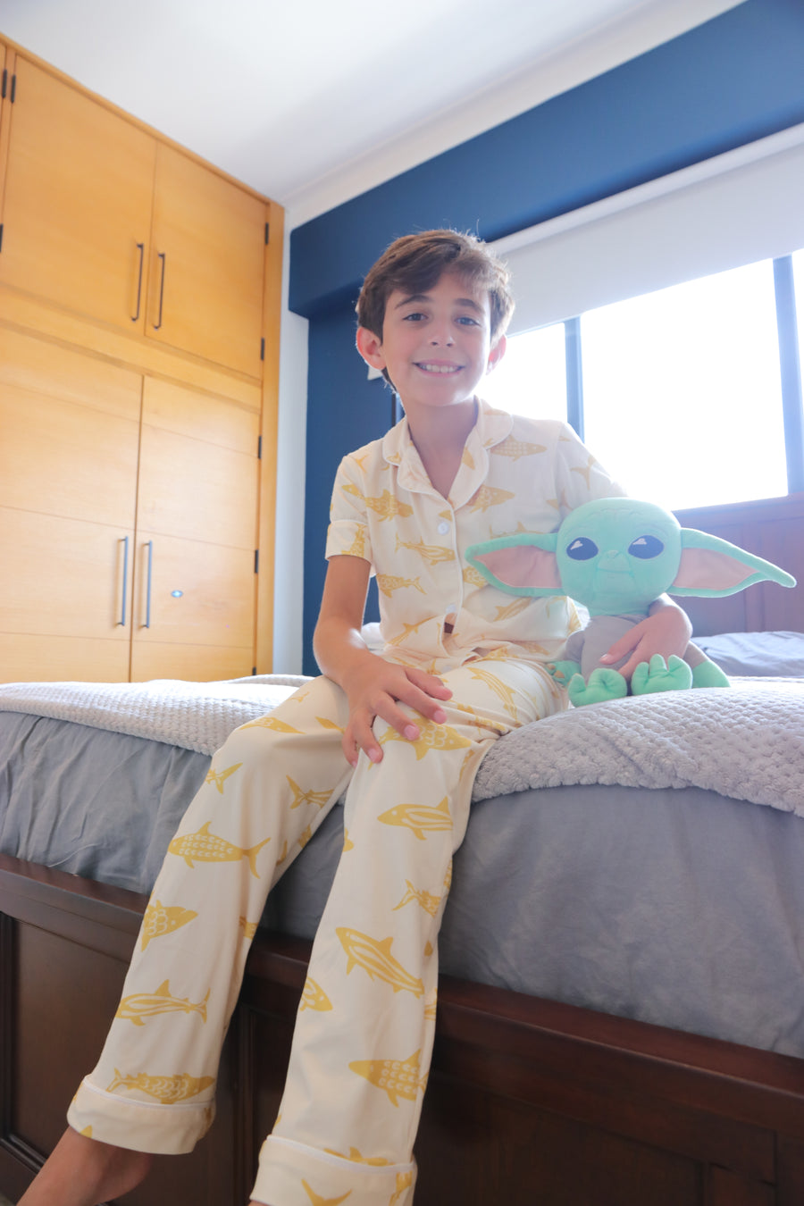 Pez Amarillo Fondo Blanco Nino Camisa Manga Corta y Pantalon Largo