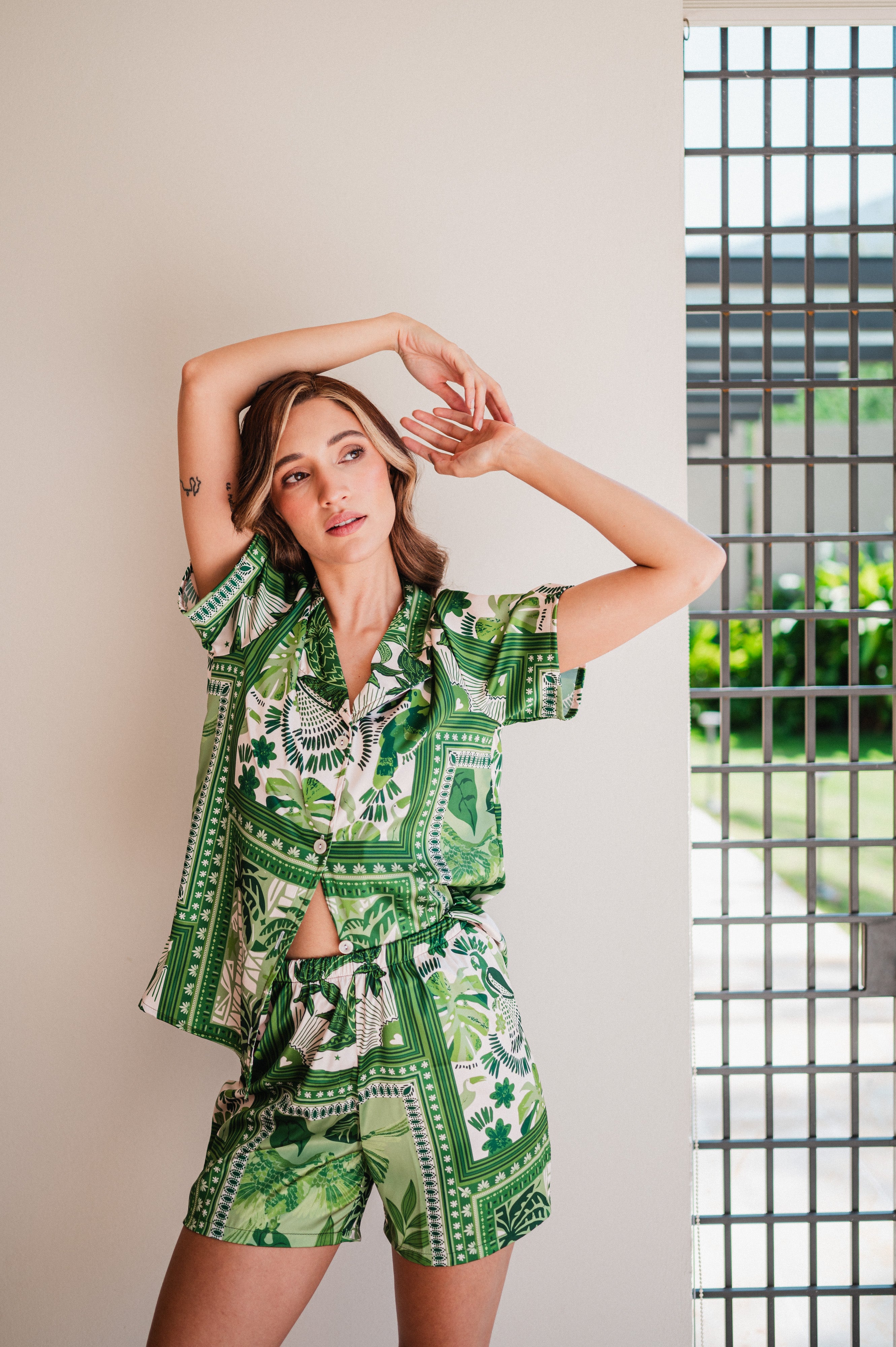 Selva Verde – Camisa y Shorts en Seda Ligera