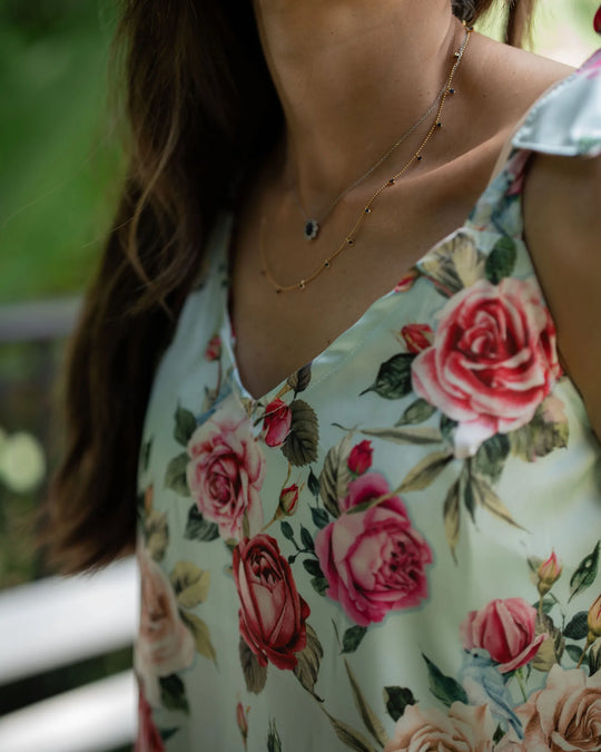 Rosal Fondo Azul Vestido
